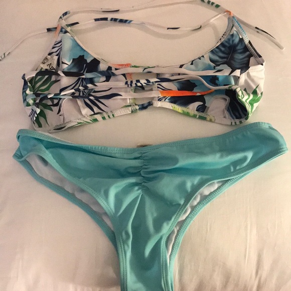 Floral halter bikini - Picture 4 of 5